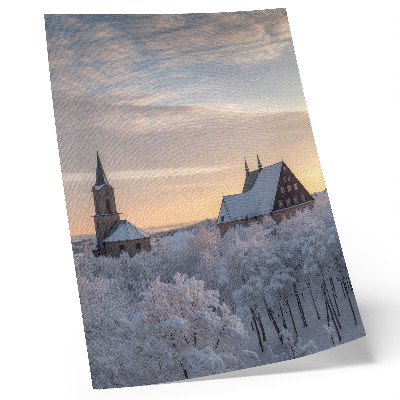 Decoratieve poster Winterlandschap met een met sneeuw bedekte kerk
