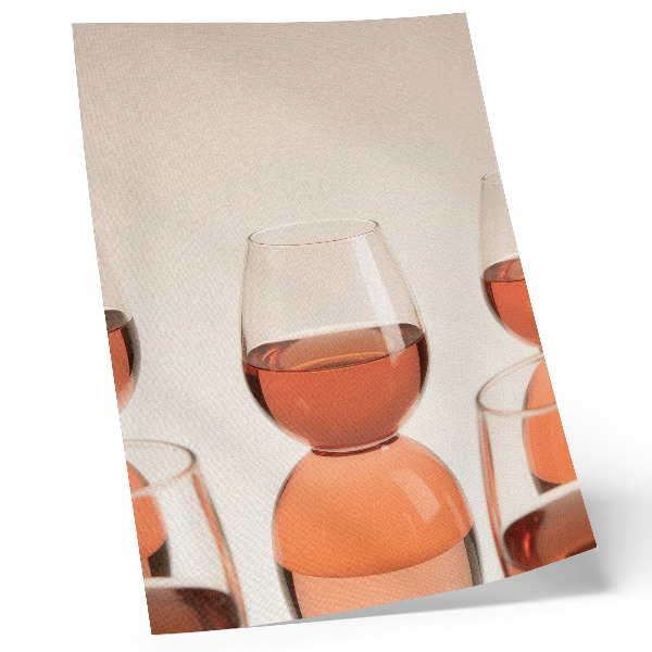Wandposter Glazen met roze vloeistof op een lichte achtergrond