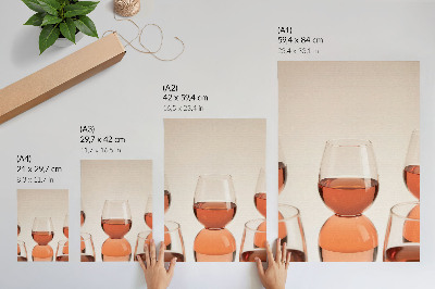 Wandposter Glazen met roze vloeistof op een lichte achtergrond