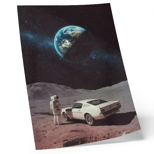 Decoratieve poster met een astronaut op de maan en de aarde tussen de sterren