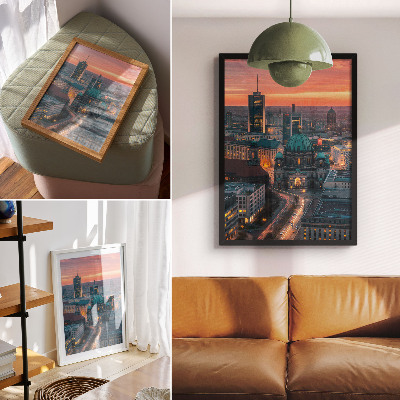 Wandposter Moderne stad in de avond met warme verlichting.