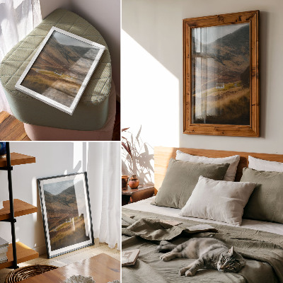 Decoratieve poster Een berglandschap met een afgelegen huisje midden in de natuur.