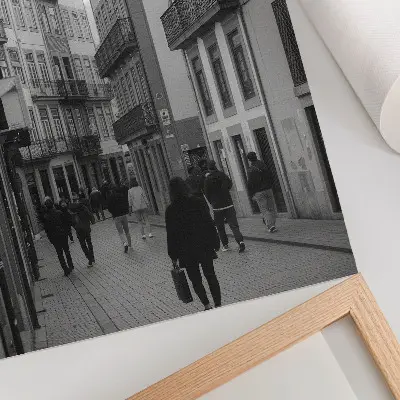 Poster straatarchitectuur in zwart-wit met mensen