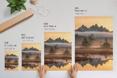 Decoratieve poster Bergen, bomen, mist, kalm water, weerspiegeling