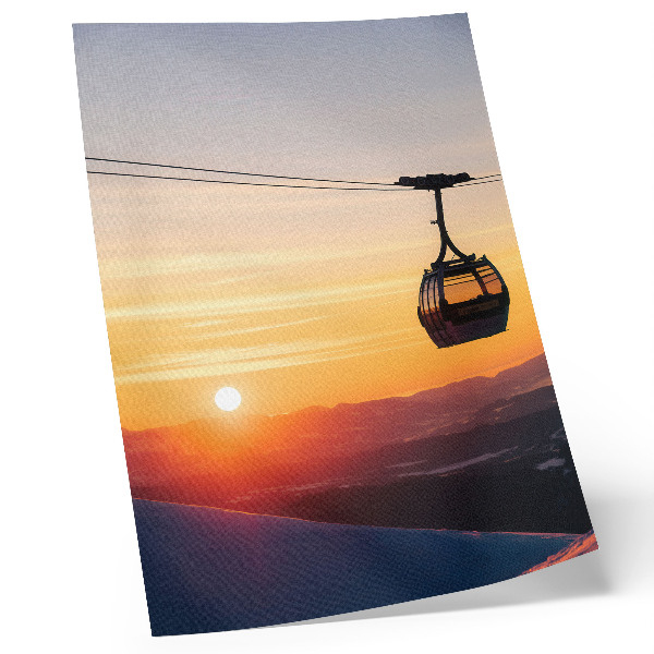 Wandposter Kabelbaan bij zonsondergang in de bergen