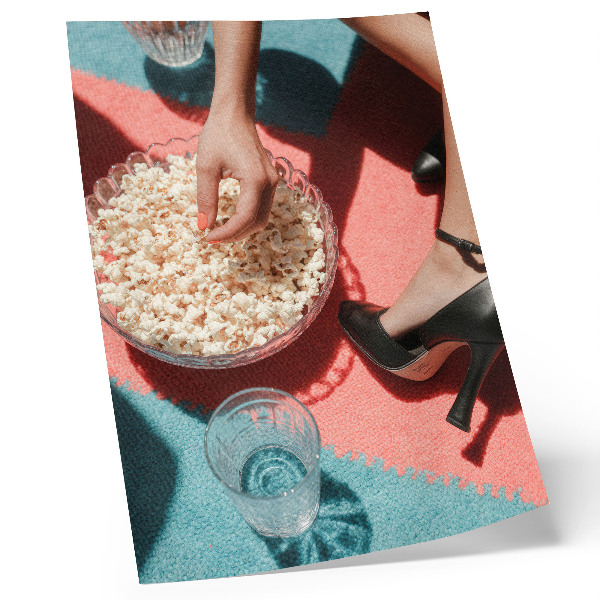 Decoratieve poster Kleurrijk tapijt, popcorn, glas, elegant figuur