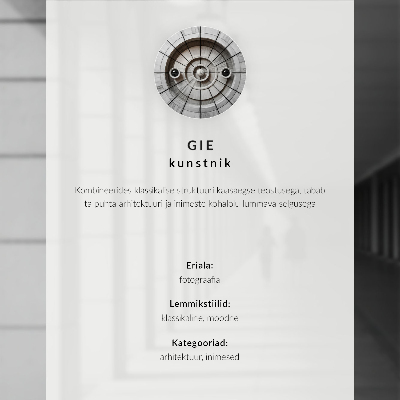 Poster Een elegante kolom met een engel en moderne architectuur.