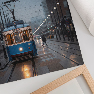 Poster Blauwe tram op een regenachtige dag, stadsleven