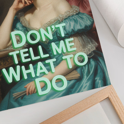 Wandposter Een vrouw in een klassieke pose met een ironisch opschrift.