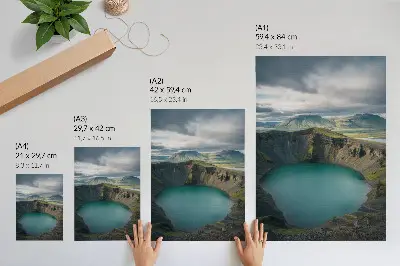 Wandposter met een turkoois meer, bergen en prachtige wolken