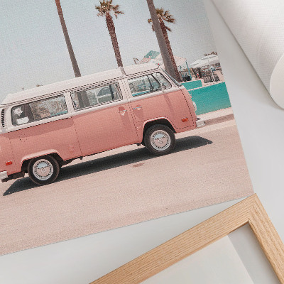 Wandposter Roze auto, blauwe lucht, hoge palmbomen
