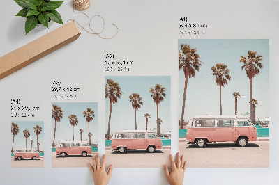 Wandposter Roze auto, blauwe lucht, hoge palmbomen