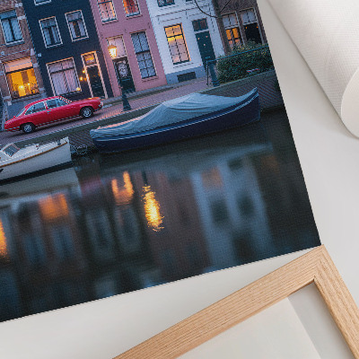 Wandposter Kleurrijke huizenblokken, avondlijke sfeer, weerspiegeld in het water.