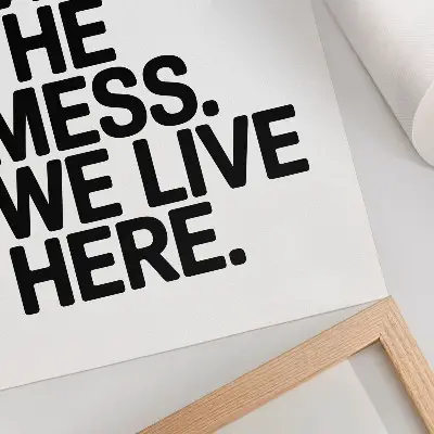 Poster met humoristische tekst in minimalistische stijl met contrast