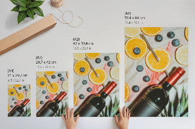 Decoratieve poster Kleurrijk fruit en rode wijn op een lichte achtergrond.