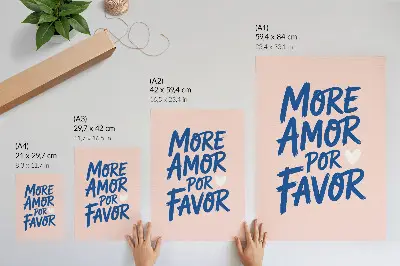 Decoratieve poster met expressieve hartvormige letters op een pastelkleurige achtergrond