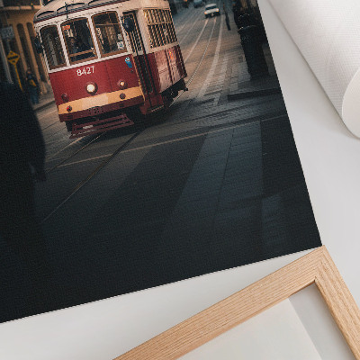 Wandposter Een tram te midden van de historische architectuur van de stad.