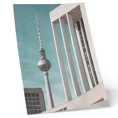 Wandposter minimalistische toren met moderne gebouwen en blauwe lucht