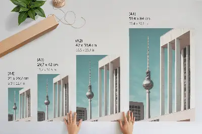Wandposter minimalistische toren met moderne gebouwen en blauwe lucht