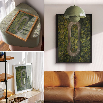 Decoratieve poster Een smalle, kronkelende weg door het groene bos.