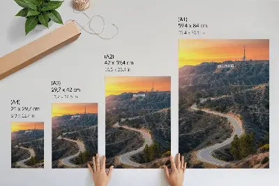 Wandposter heuvels en zonsondergang met inscriptie