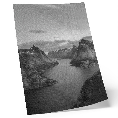 Decoratieve poster Grijze, majestueuze bergen, een kalm meer