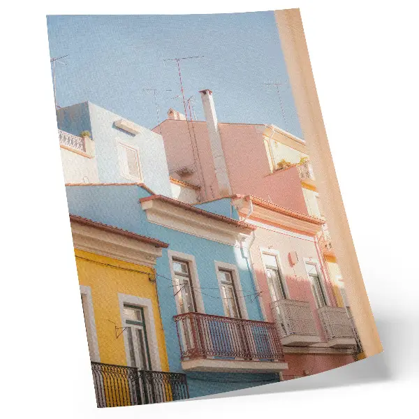 Wandposter pastelkleurige huizen met smalle balkons en subtiele details