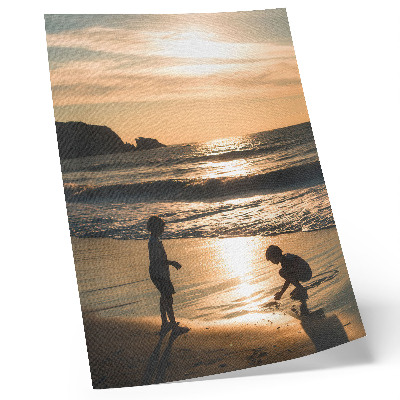 Poster Kinderen op het strand bij zonsondergang