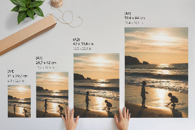 Poster Kinderen op het strand bij zonsondergang