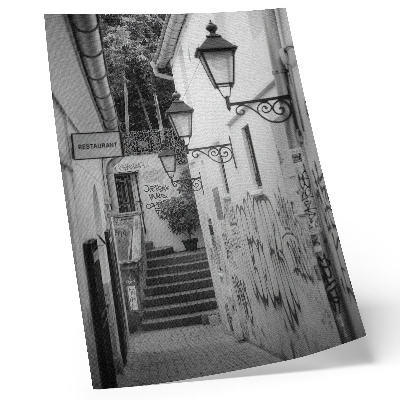 Decoratieve poster Zwart-witte straat met graffiti en straatlantaarns