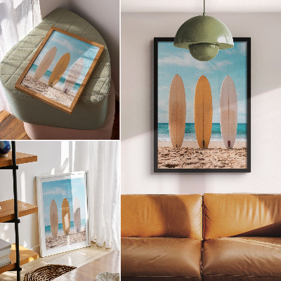 Decoratieve poster Surfplanken op het strand onder een blauwe hemel