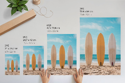 Decoratieve poster Surfplanken op het strand onder een blauwe hemel