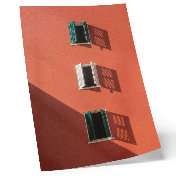 Poster Oranje muur, drie ramen, groene jaloezieën