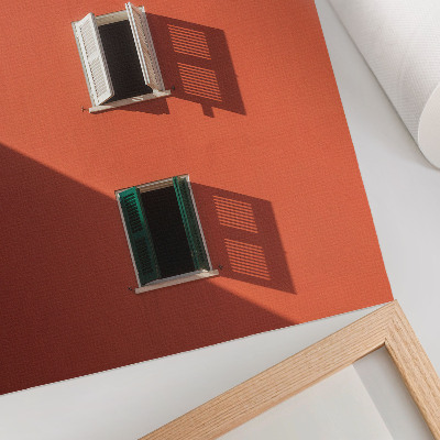 Poster Oranje muur, drie ramen, groene jaloezieën