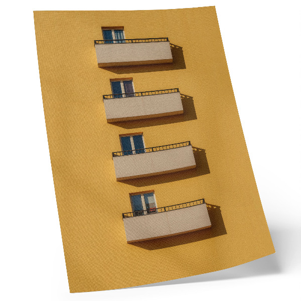 Wandposter Gele gevel, vier balkons, minimalistische compositie