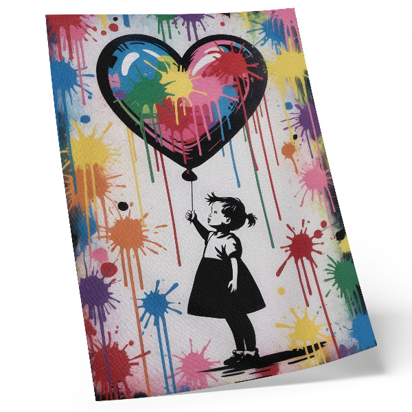 Wandposter Zwart-wit figuur met een kleurrijk graffiti hart.
