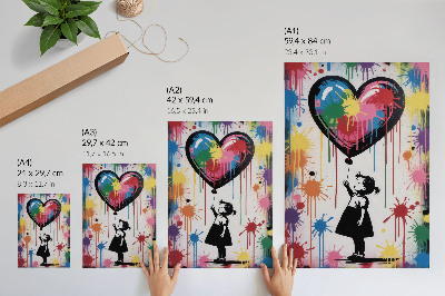 Wandposter Zwart-wit figuur met een kleurrijk graffiti hart.