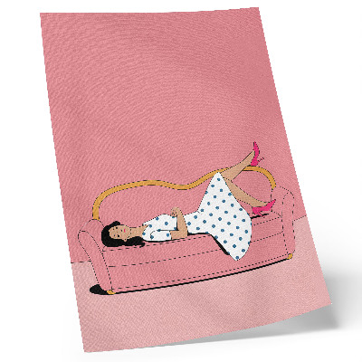Decoratieve poster Rustgevende ontspanningsscène met een vrouw op een roze bank.