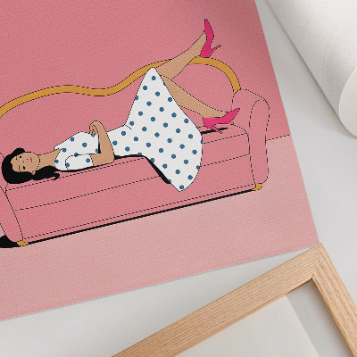 Decoratieve poster Rustgevende ontspanningsscène met een vrouw op een roze bank.