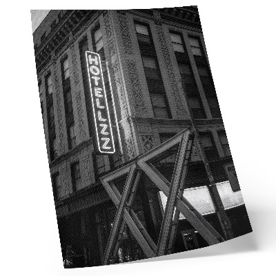 Decoratieve poster Zwart-witte architectuur met neonverlichting in het hotel.