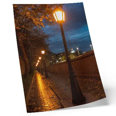 Wandposter nachtelijke steeg met sfeervolle verlichting