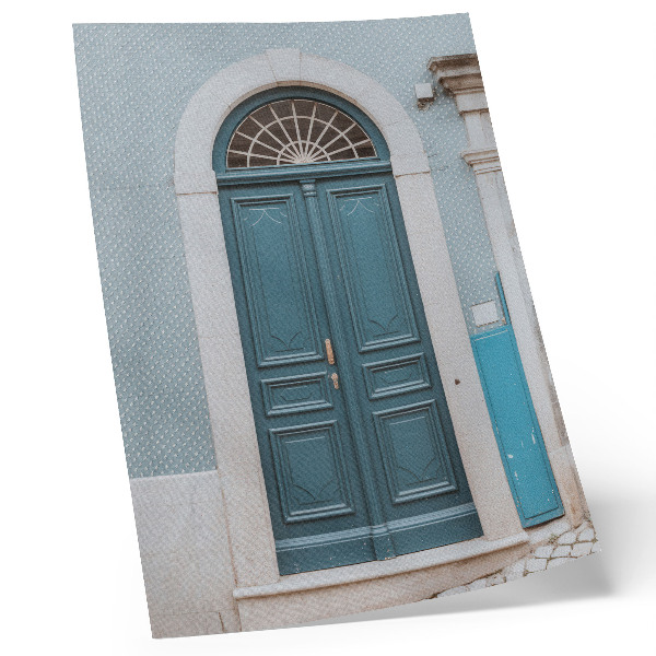 Poster Blauwe deur met witte architectonische elementen