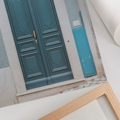 Poster Blauwe deur met witte architectonische elementen