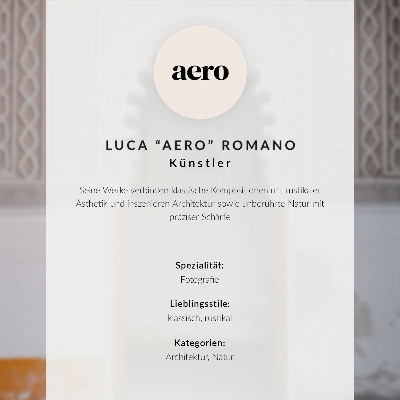 Poster Blauwe deur met witte architectonische elementen
