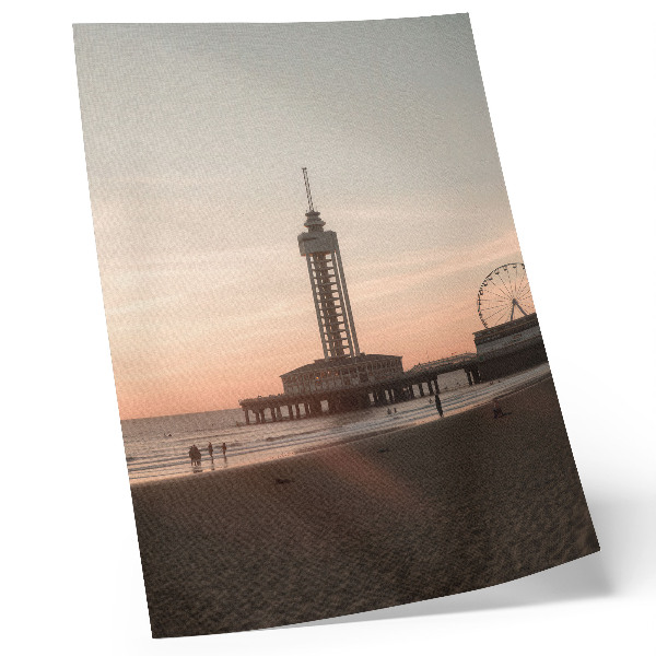 Decoratieve poster Uitzicht vanaf de strandtoren in pastelkleuren op de hemel, rond