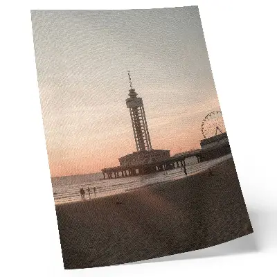 Ronde poster met uitzicht vanaf een strandtoren in pastelkleuren van de hemel