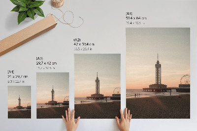 Decoratieve poster Uitzicht vanaf de strandtoren in pastelkleuren op de hemel, rond