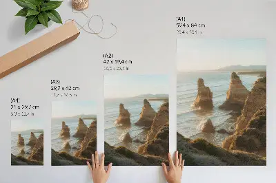 Decoratieve poster rotsachtige kliffen aan zee tijdens zonsondergang