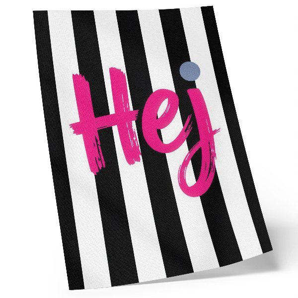 Decoratieve poster De zwart-witte strepen contrasteren met de roze letters.