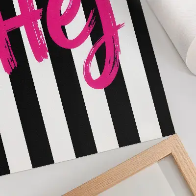 Decoratieve poster met zwart-witte strepen en roze letters